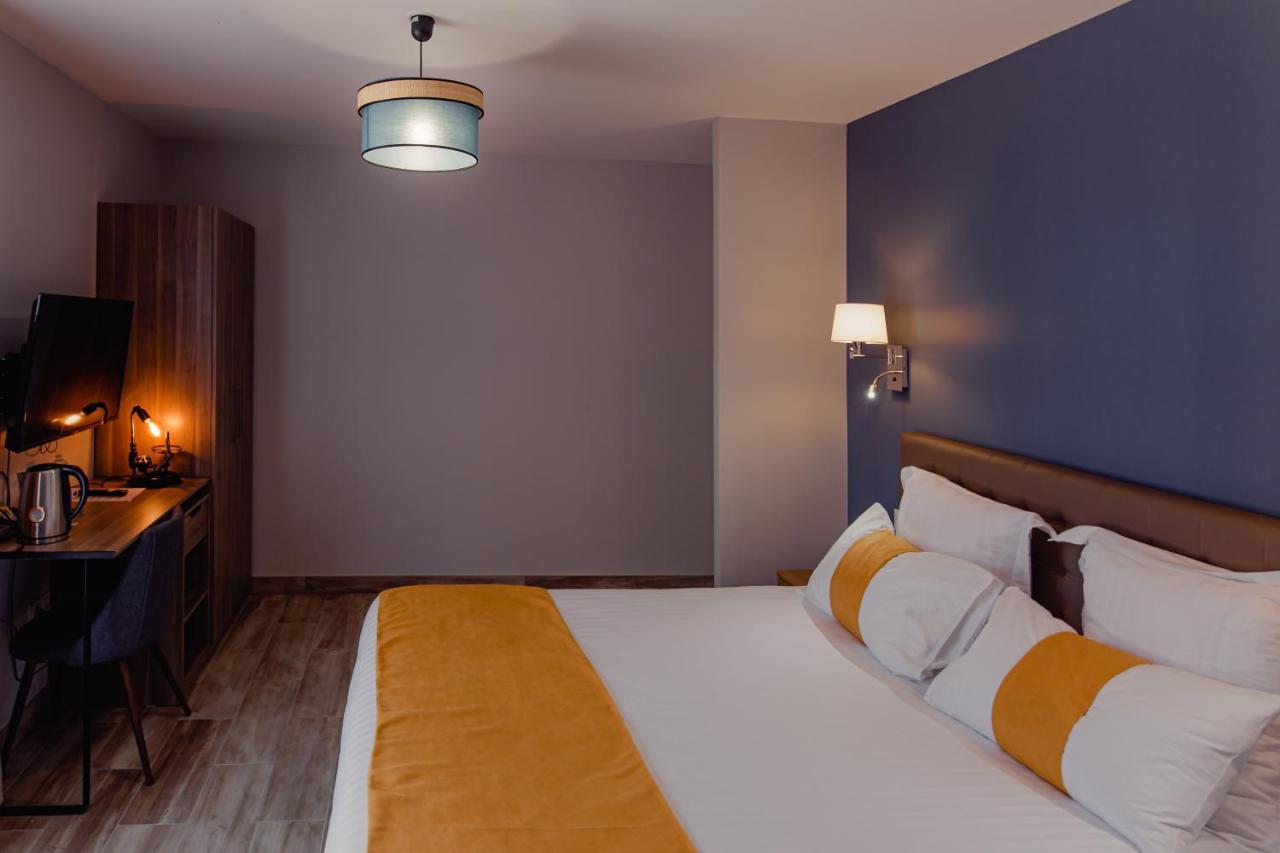 Villa Des Chenes-Adult Only Saint-Doulchard Екстериор снимка