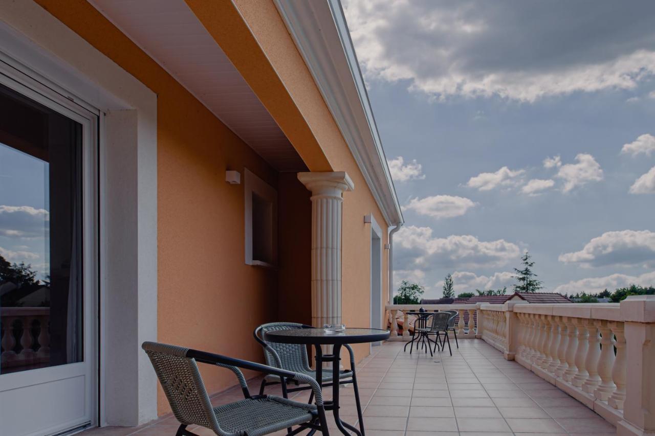 Villa Des Chenes-Adult Only Saint-Doulchard Екстериор снимка